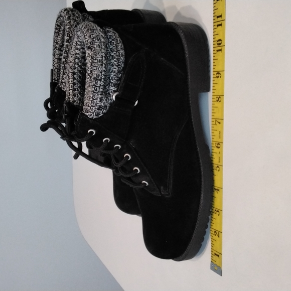 NWOT Ladies Vintage Rugged Outback Suede boots - Picture 5 of 9